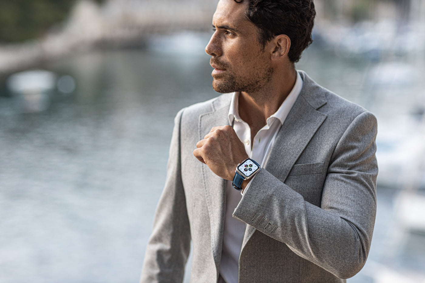 How to Wear an Apple Watch with a Suit | Longvadon