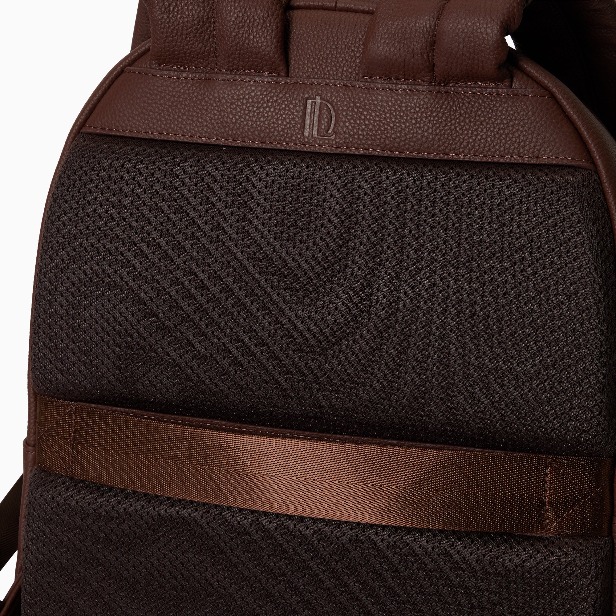 Essential Backpack in Pebbled Leather | Marron Mat