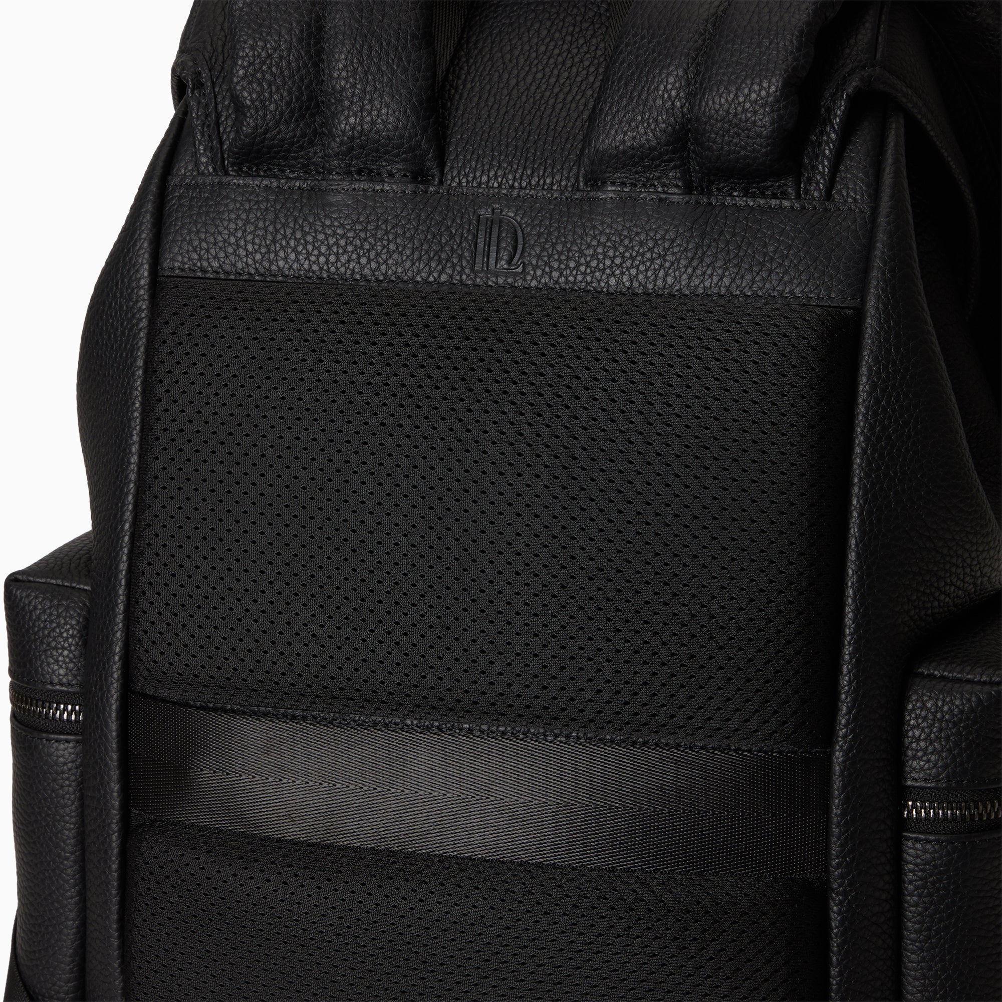 Atlas Backpack with 2 Side Pockets in Pebbled Leather | Noir Mat