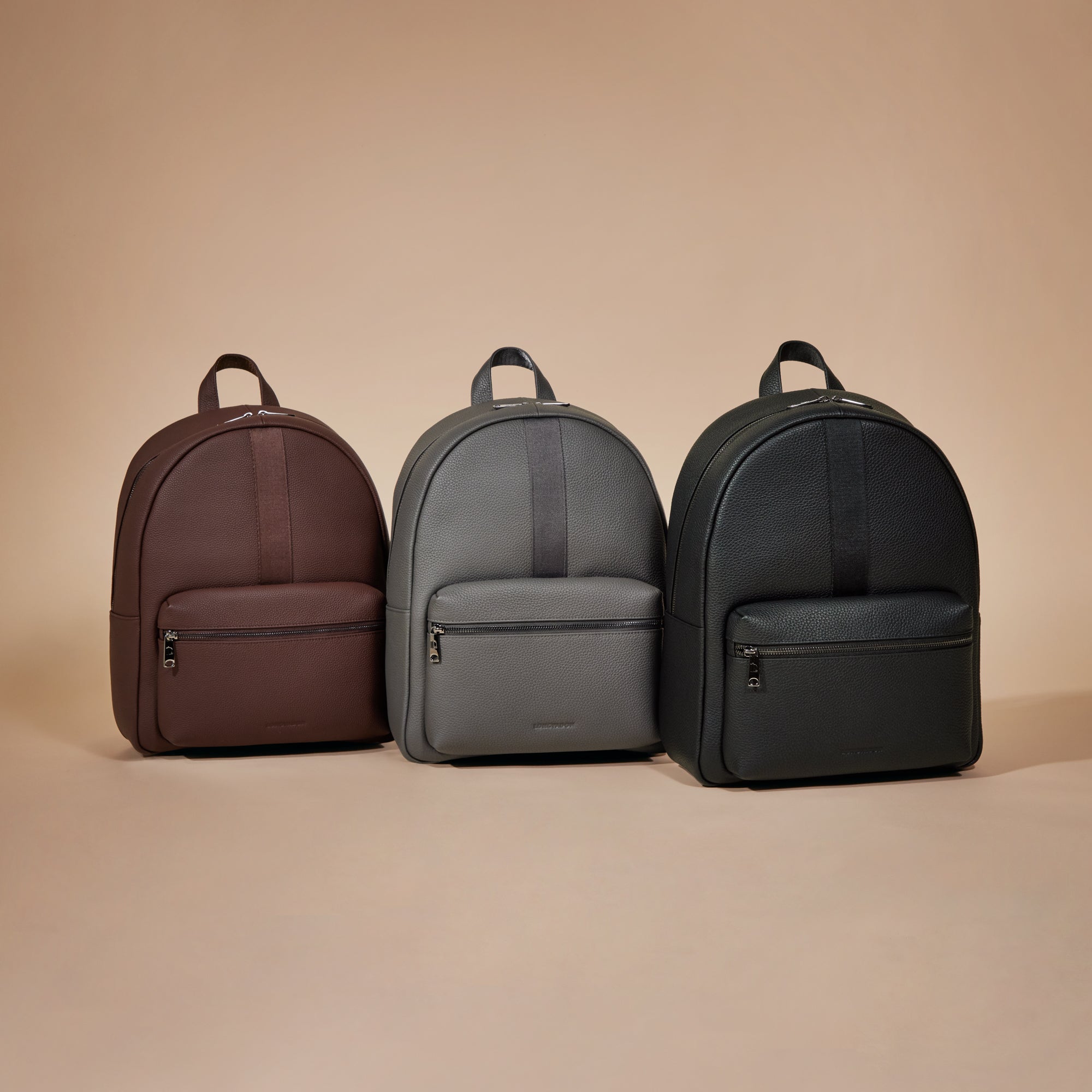 Essential Backpack in Pebbled Leather | Noir Mat