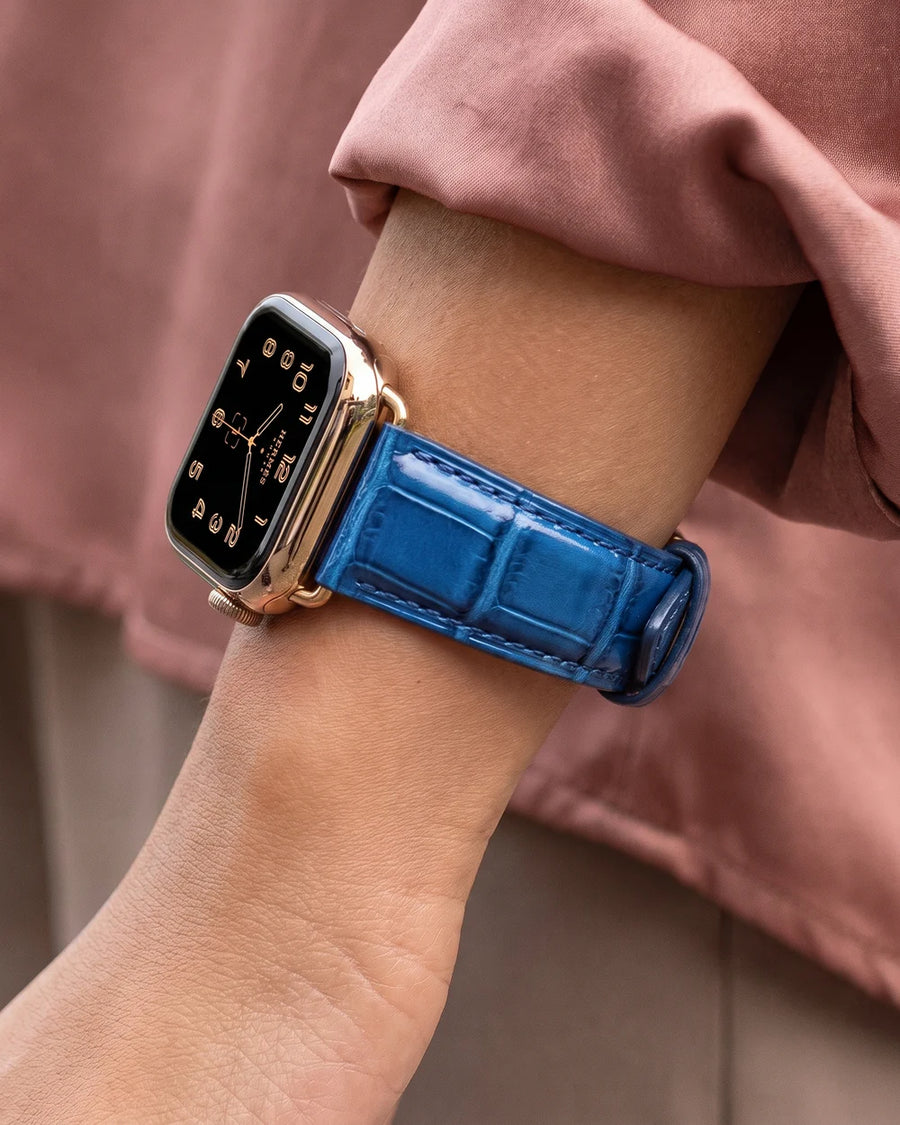 Caiman Series 3 | Bleu Marine on a woman’s wrist