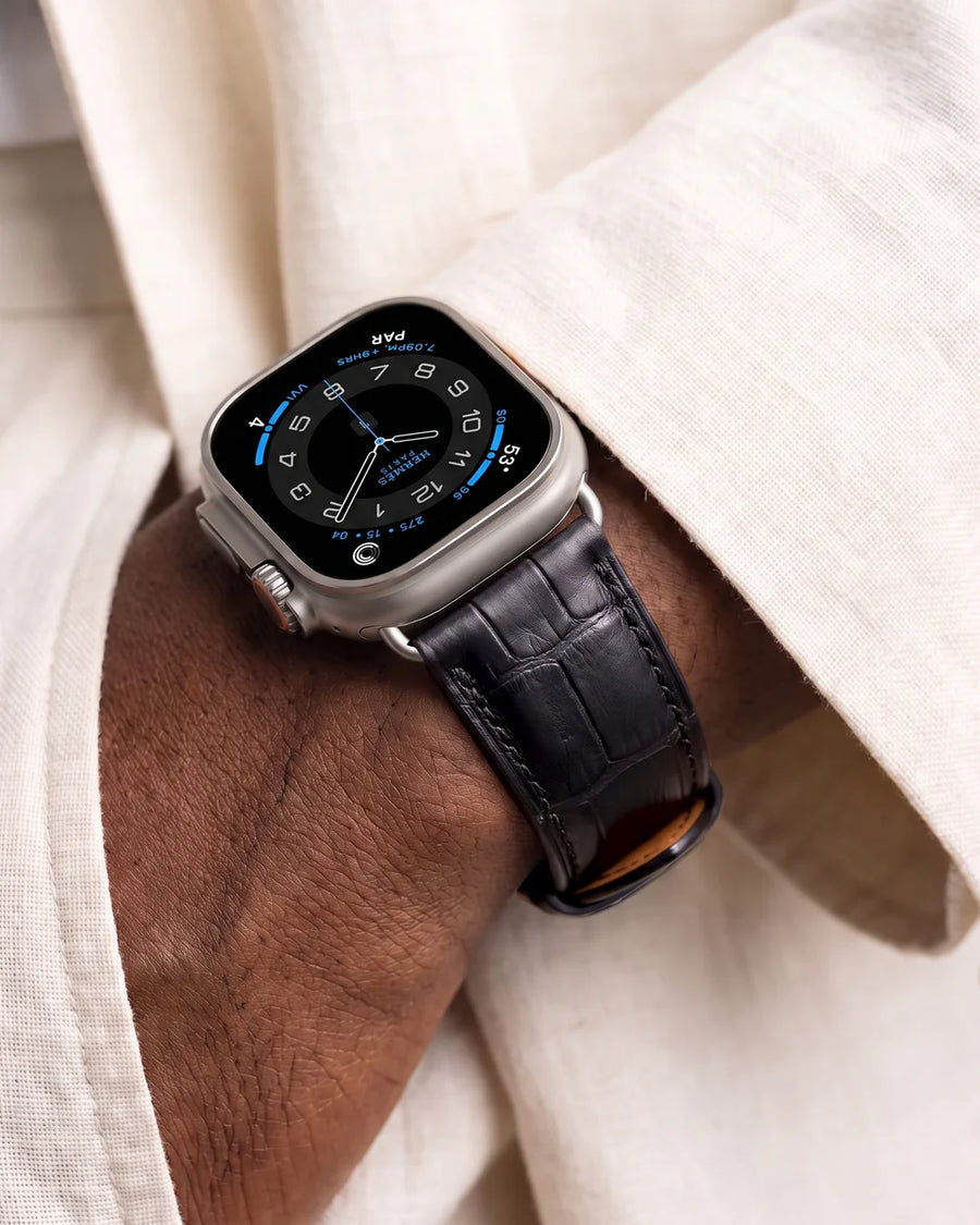 Caiman Series 3 | Noir Mat on a man’s wrist